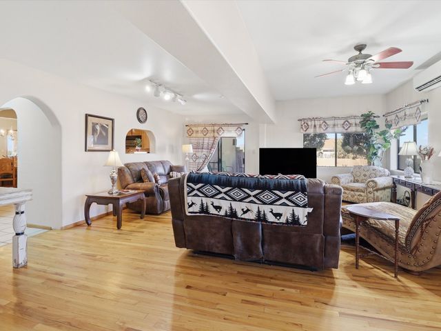 35 Vista Alondra, Santa Fe, NM 87508