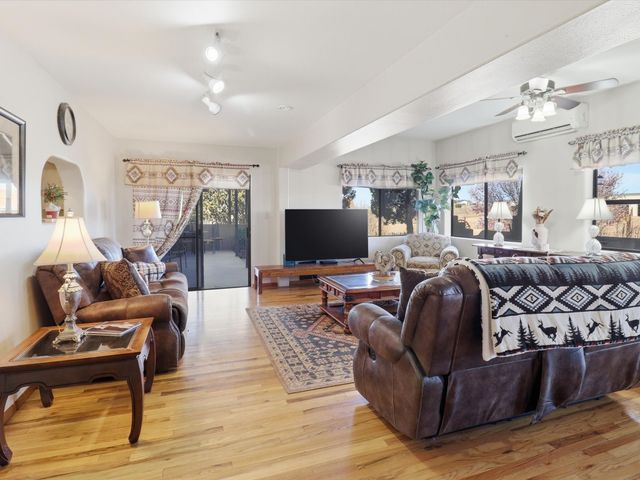 35 Vista Alondra, Santa Fe, NM 87508