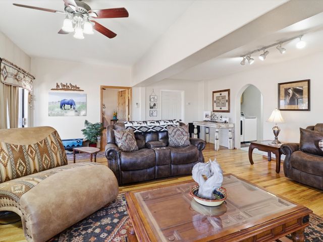 35 Vista Alondra, Santa Fe, NM 87508