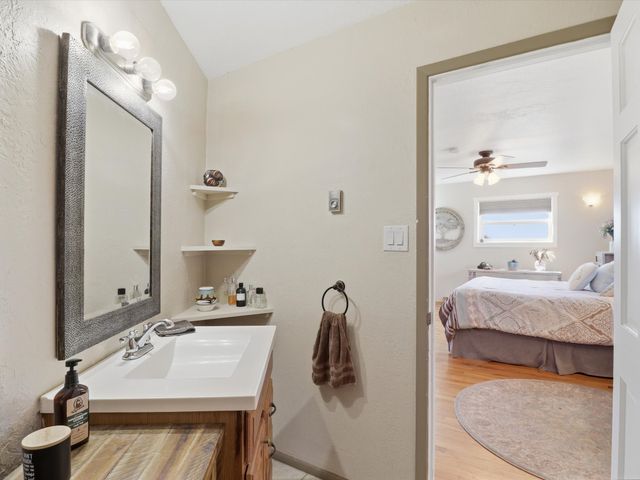 35 Vista Alondra, Santa Fe, NM 87508