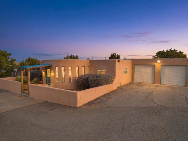 35 Vista Alondra, Santa Fe, NM 87508