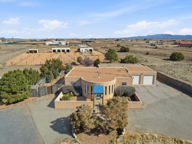 35 Vista Alondra, Santa Fe, NM 87508