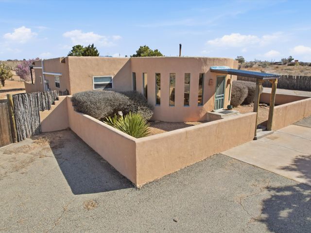 35 Vista Alondra, Santa Fe, NM 87508