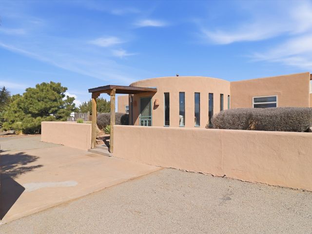 35 Vista Alondra, Santa Fe, NM 87508
