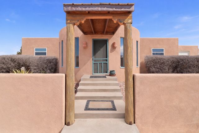 35 Vista Alondra, Santa Fe, NM 87508