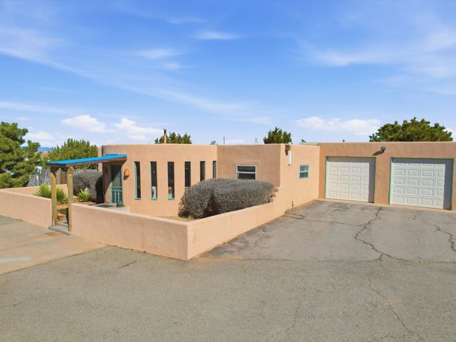35 Vista Alondra, Santa Fe, NM 87508