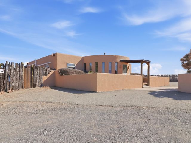 35 Vista Alondra, Santa Fe, NM 87508