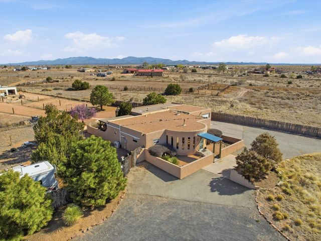 35 Vista Alondra, Santa Fe, NM 87508