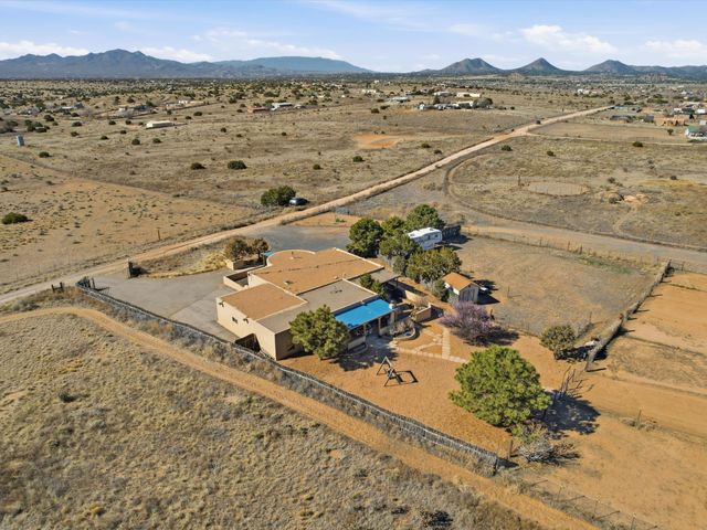 35 Vista Alondra, Santa Fe, NM 87508