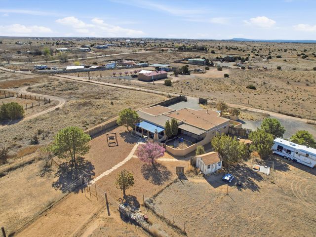 35 Vista Alondra, Santa Fe, NM 87508