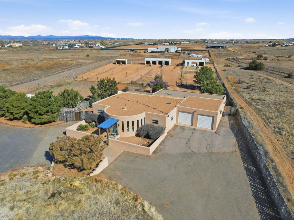 35 Vista Alondra, Santa Fe, NM 87508