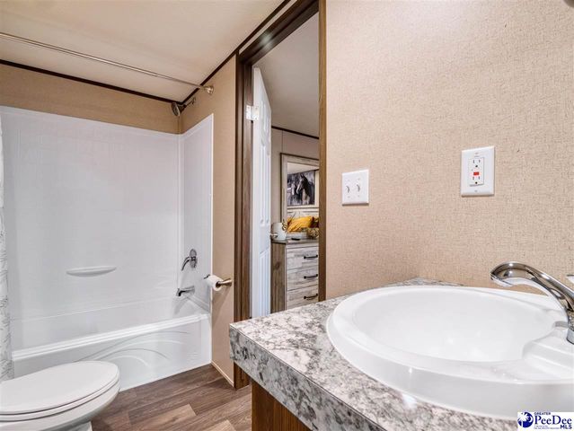 242 E Mciver Rd, Darlington, SC 29532