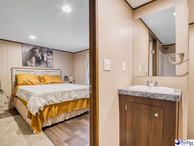 242 E Mciver Rd, Darlington, SC 29532