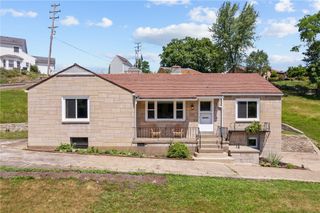 55 Lawrence St, Shaler, PA 15209