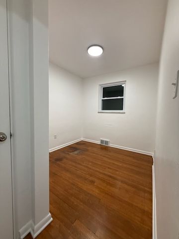 904 Maplewood Dr, Castle Shannon, PA 15234