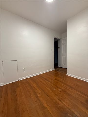 904 Maplewood Dr, Castle Shannon, PA 15234