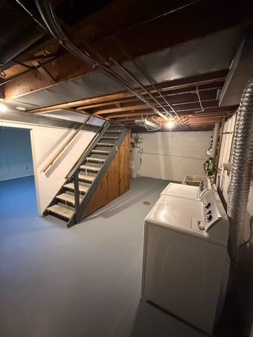 904 Maplewood Dr, Castle Shannon, PA 15234