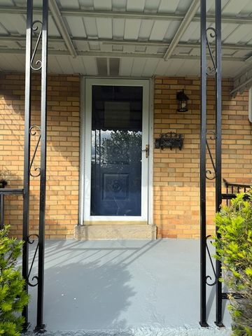 904 Maplewood Dr, Castle Shannon, PA 15234