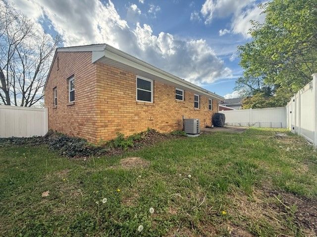 904 Maplewood Dr, Castle Shannon, PA 15234
