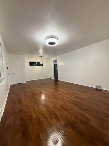 904 Maplewood Dr, Castle Shannon, PA 15234