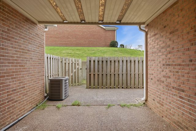 2043 Union Pl, Columbia, TN 38401