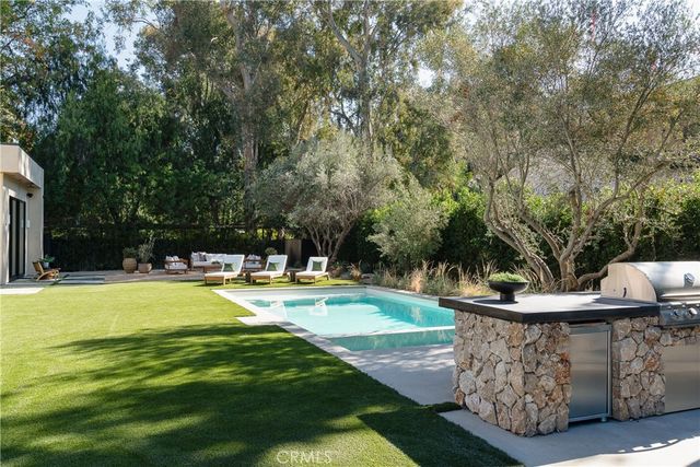 23340 Collins, Woodland Hills, CA 91367
