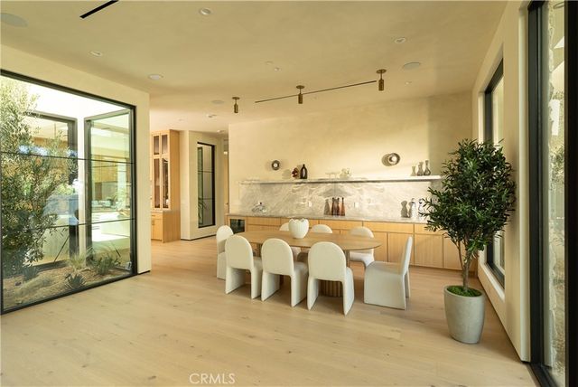 23340 Collins, Woodland Hills, CA 91367