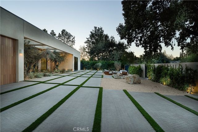 23340 Collins, Woodland Hills, CA 91367