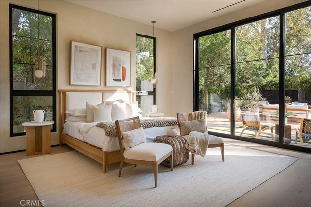 23340 Collins, Woodland Hills, CA 91367
