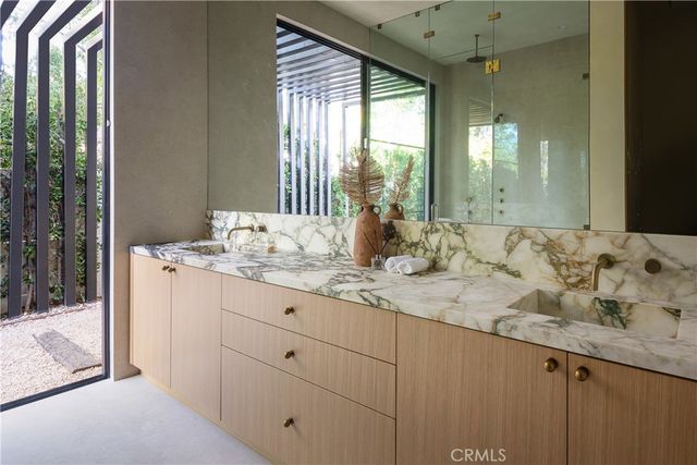 23340 Collins, Woodland Hills, CA 91367