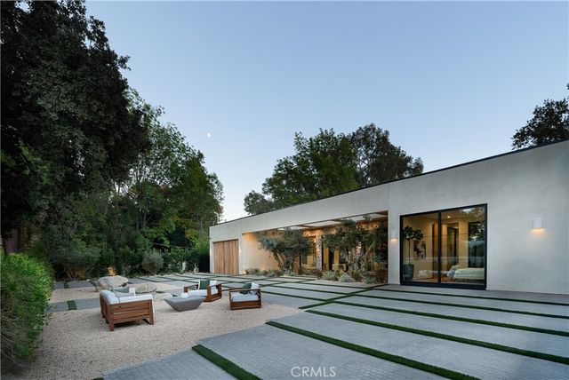 23340 Collins, Woodland Hills, CA 91367