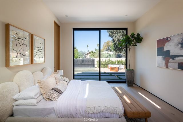 23340 Collins, Woodland Hills, CA 91367