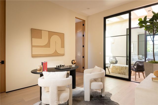 23340 Collins, Woodland Hills, CA 91367