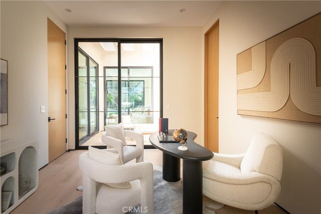 23340 Collins, Woodland Hills, CA 91367