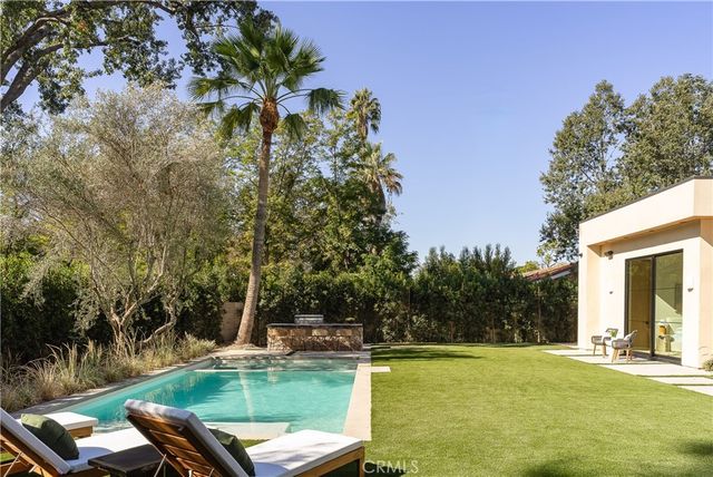 23340 Collins, Woodland Hills, CA 91367