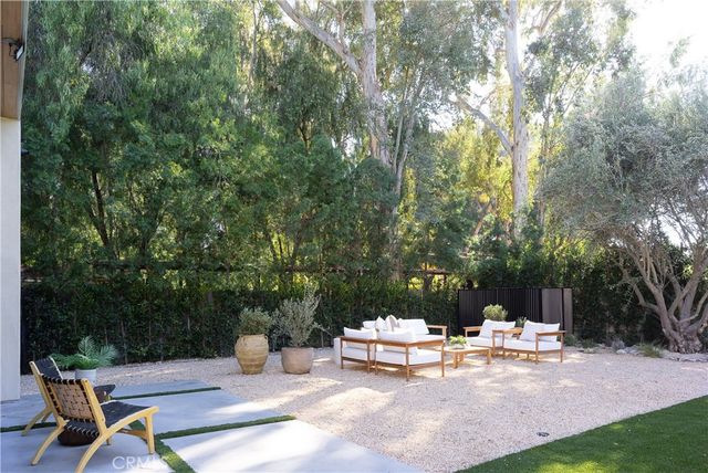23340 Collins, Woodland Hills, CA 91367