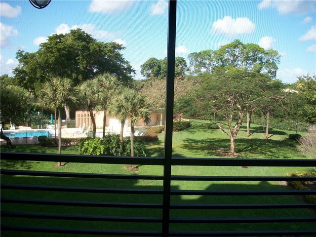 900 SAINT CHARLES Place 311, Pembroke Pines, FL 33026