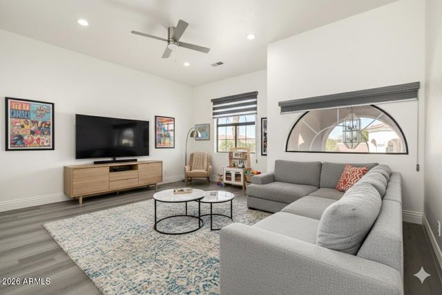 1455 W HEATHER Avenue, Gilbert, AZ 85233