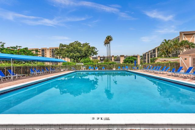 7076 Huntington Lane 208, Delray Beach, FL 33446