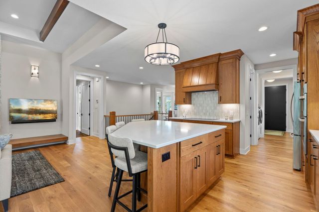 7061 Highland Court, Eden Prairie, MN 55346