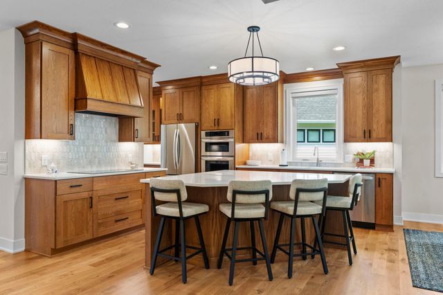 7061 Highland Court, Eden Prairie, MN 55346