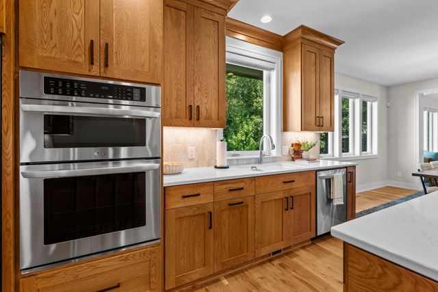 7061 Highland Court, Eden Prairie, MN 55346
