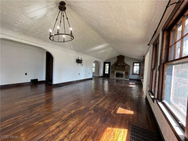 2619 E Aurora Road, Twinsburg, OH 44087