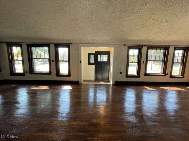 2619 E Aurora Road, Twinsburg, OH 44087