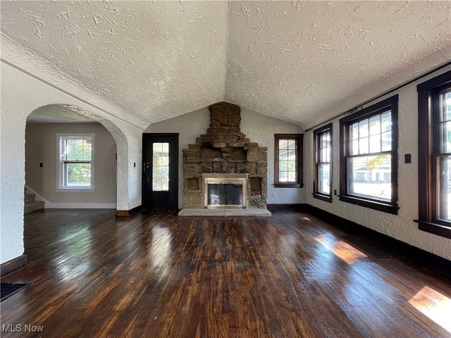 2619 E Aurora Road, Twinsburg, OH 44087