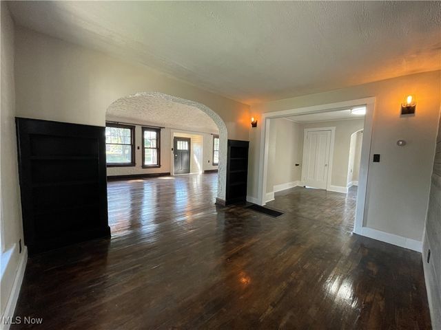 2619 E Aurora Road, Twinsburg, OH 44087