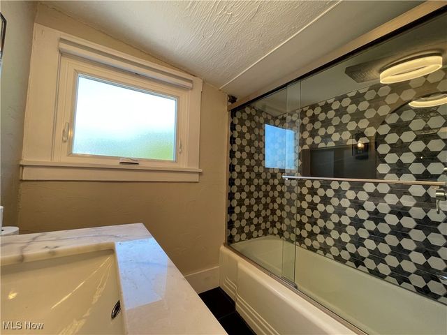 2619 E Aurora Road, Twinsburg, OH 44087