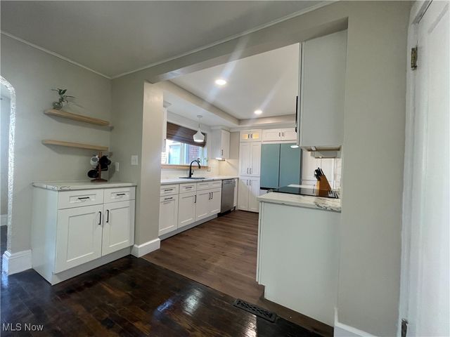 2619 E Aurora Road, Twinsburg, OH 44087