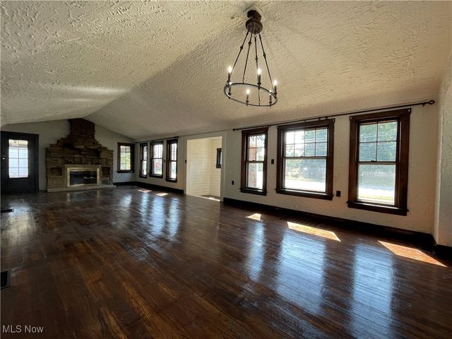 2619 E Aurora Road, Twinsburg, OH 44087