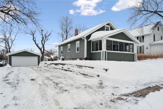 1055 17th Street, Marion, IA 52302